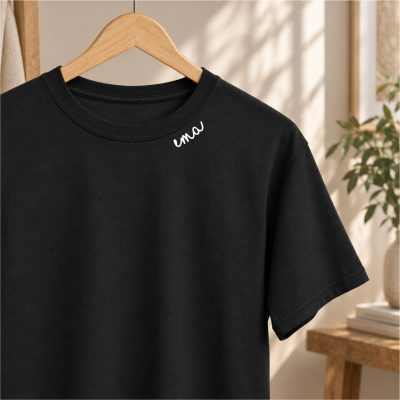Kraeäärse tikandiga t-särk "ema"